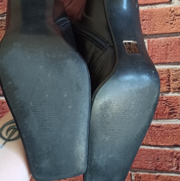 Bianco Boots - Picture 15 of 16